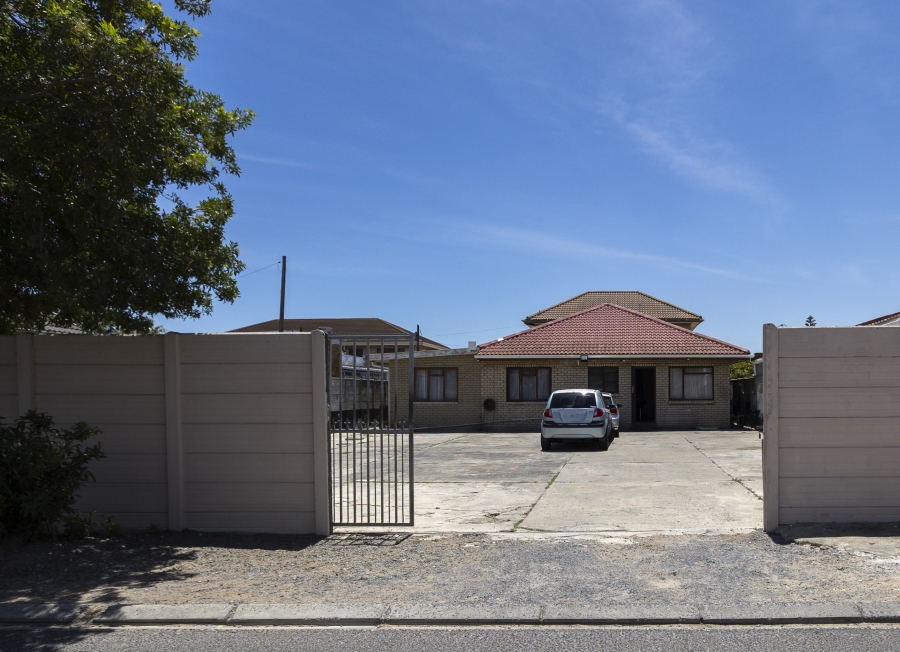 2 Bedroom Property for Sale in Gustrouw Western Cape